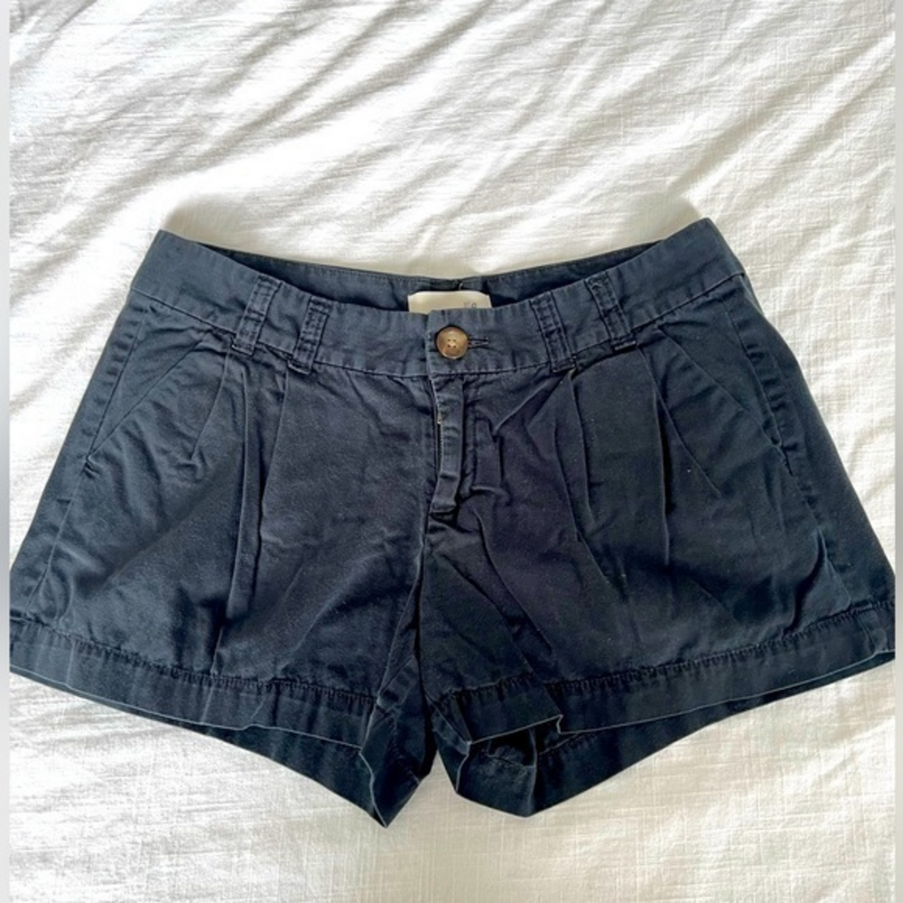 Old‎ Navy- Navy Khaki Button Short